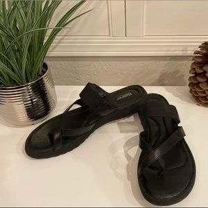 BORN Black Leather Sandals. Size 11. Gently worn. Thanks for looking! 🌸